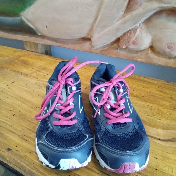 Reebok Shoes - Reebok Quick Chase Size 7 Blue and Pink Running Sneakers